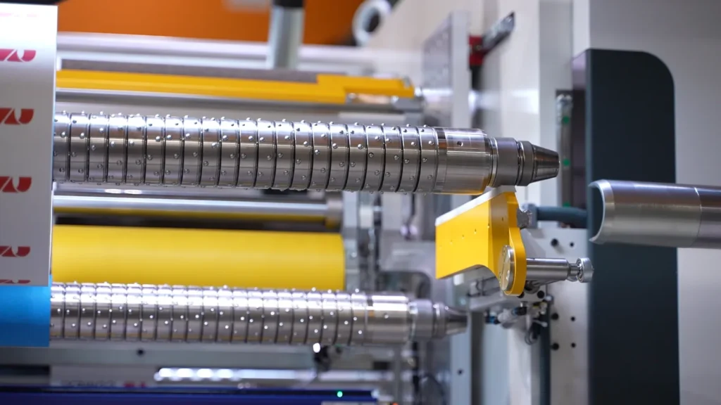 Detail of automatic knife positioning system on a Comexi slitter